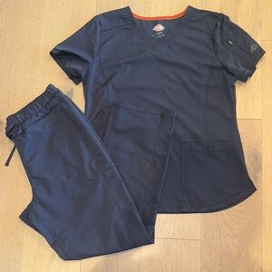 Dickies Woman's Charcoal Gray Scrub Set Size Large